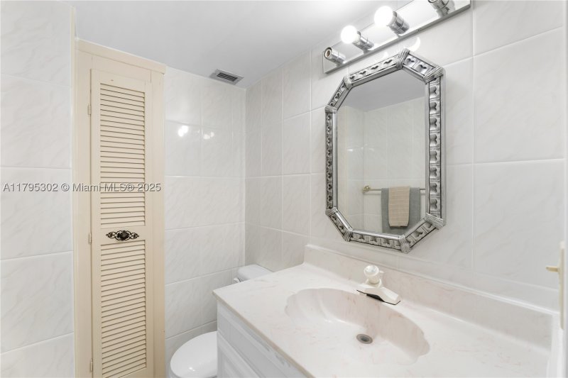 Comprar apartamento en 9500 Oceans Condo 301