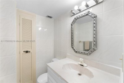 Comprar apartamento en 9500 Oceans Condo 301