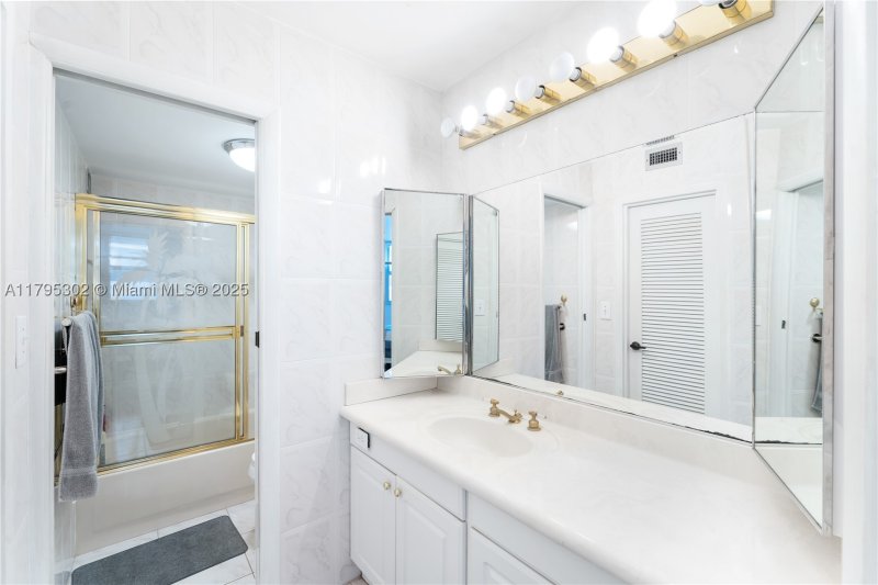 Comprar apartamento en 9500 Oceans Condo 301