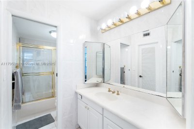 Comprar apartamento en 9500 Oceans Condo 301
