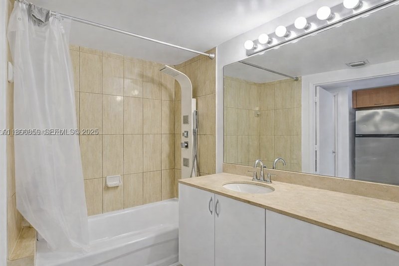 Condo for sale at Opera Tower 4007