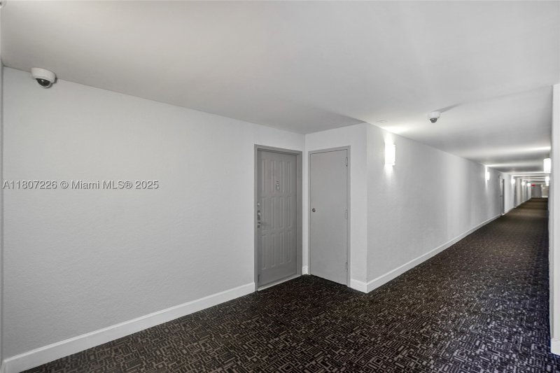Comprar apartamento en 200 Leslie 1031