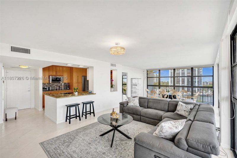 Comprar apartamento en 200 Leslie 1031