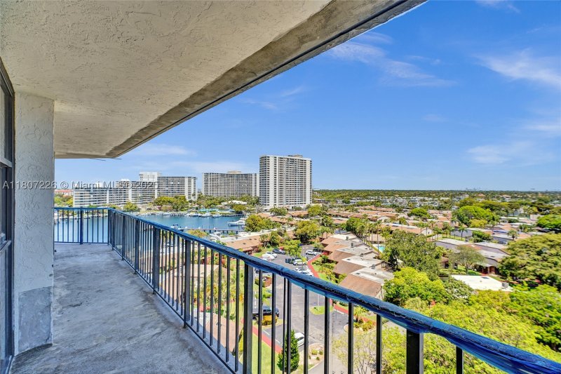Comprar apartamento en 200 Leslie 1031