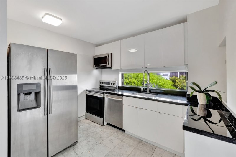 Condo for sale at Plaza of the Americas 521