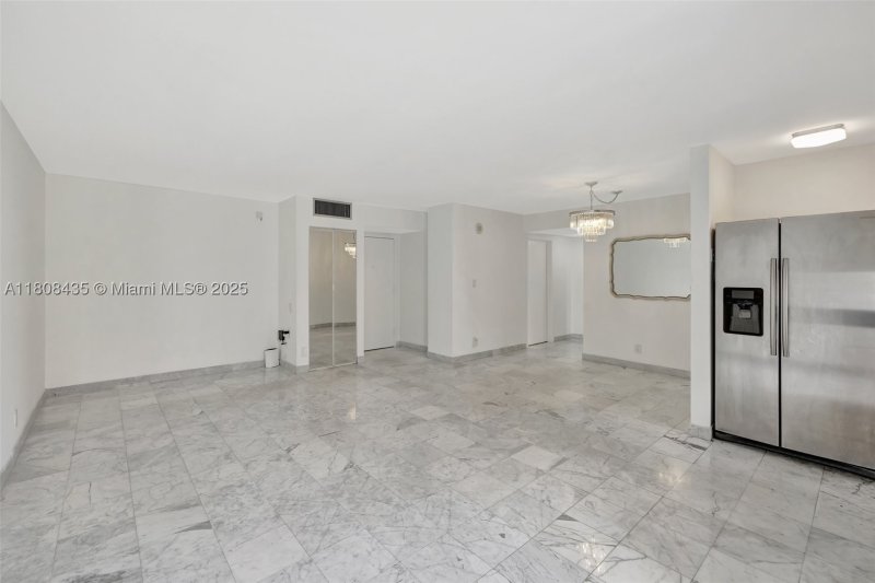 Condo for sale at Plaza of the Americas 521