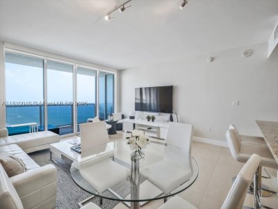 Comprar apartamento no Beach Club Two 5009