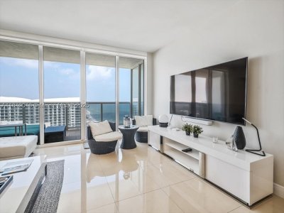 Comprar apartamento no Beach Club Two 5009