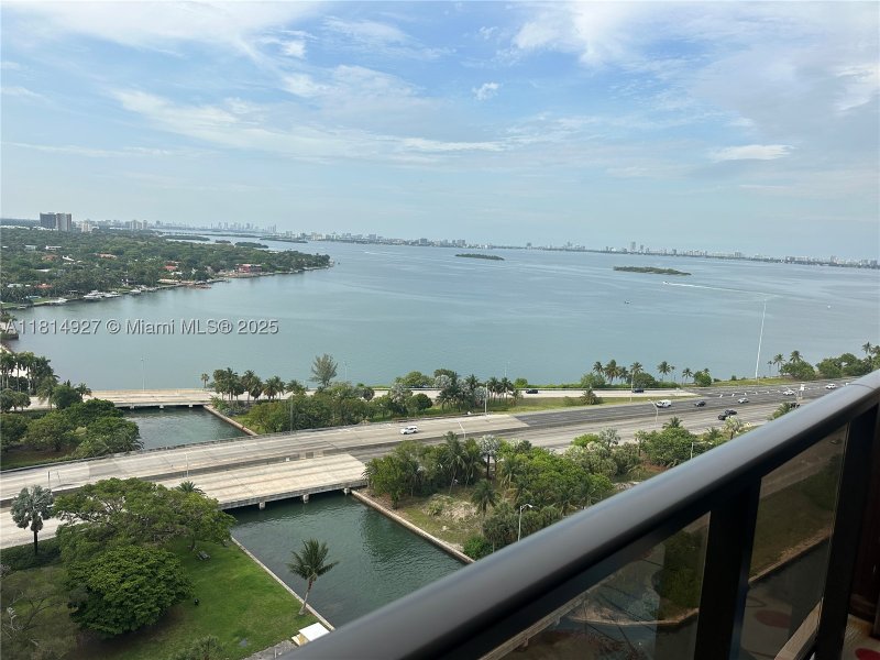 Comprar apartamento en Charter Club Condos PH14