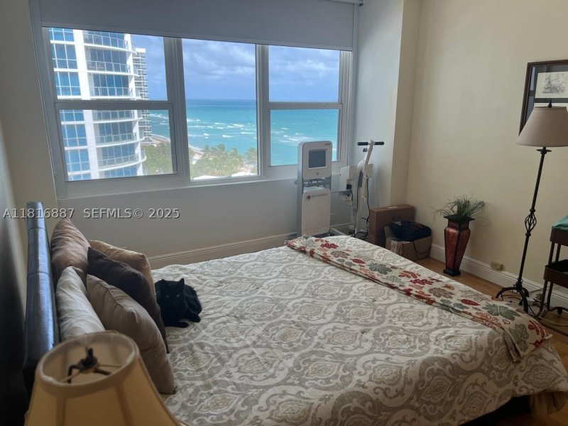 Condo for sale at Alexander Towers 1010
