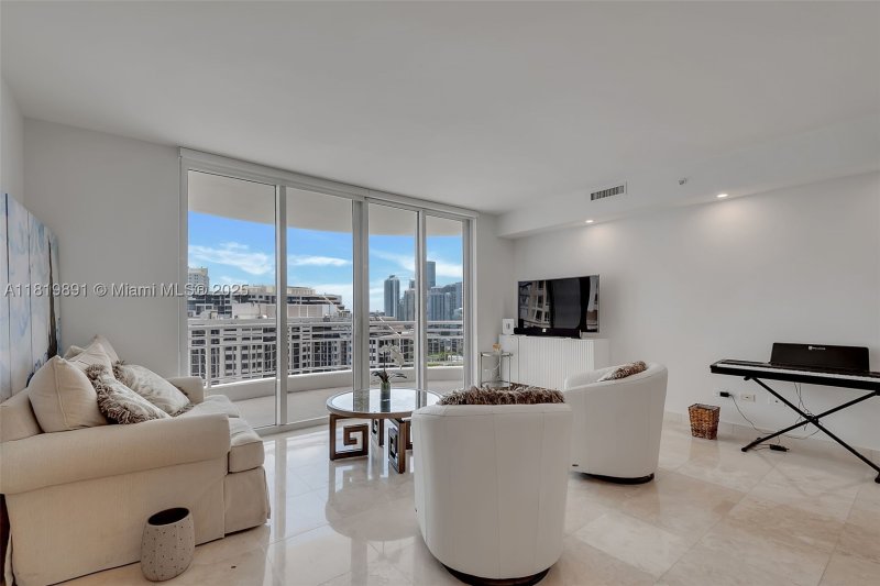 Comprar apartamento en Three Tequesta Point 1803