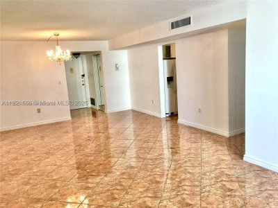 Comprar apartamento en Plaza Towers North 305