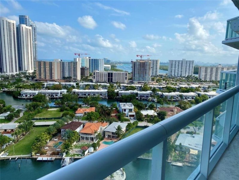 Condo for sale at Oceania 5 2052