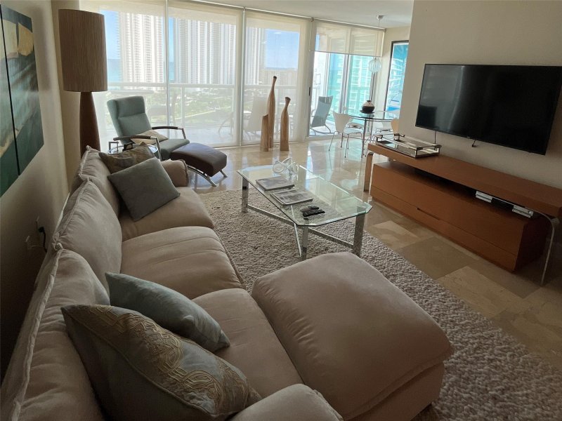 Condo for sale at Oceania 5 2052