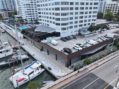 Comprar apartamento no Four Ambassadors