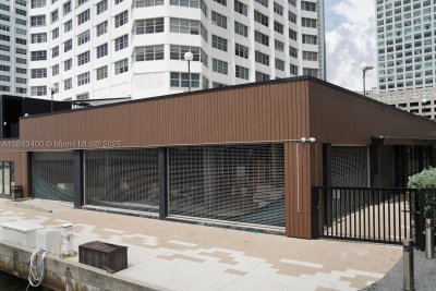 Comprar apartamento no Four Ambassadors