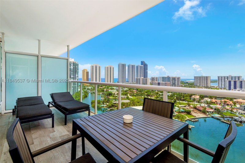 Condo for sale at 400 Sunny Isles 1819 ONE LEV