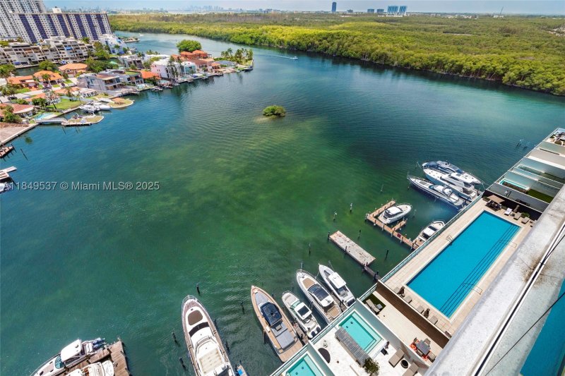 Condo for sale at 400 Sunny Isles 1819 ONE LEV