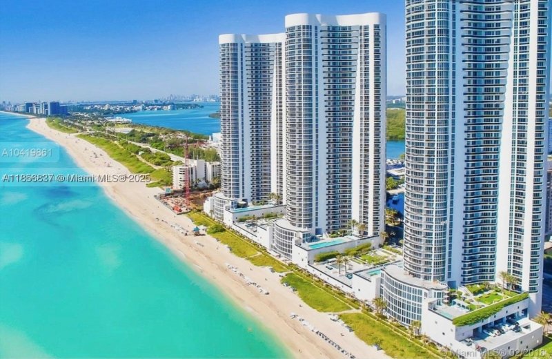 Apartment for rent at Trump Tower Three 2805