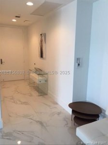 Aluguel de apartamento no Trump Tower Three 2805