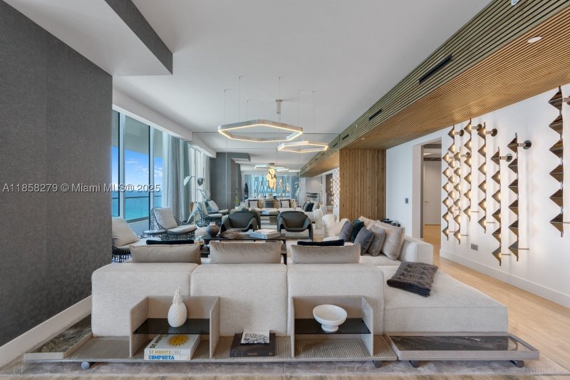 Condo for sale at Turnberry Ocean Club 1401/02