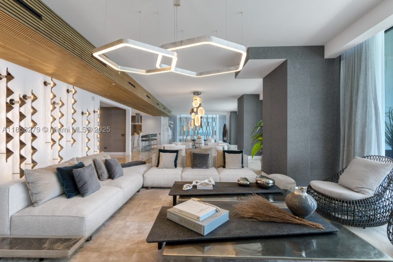 Condo for sale at Turnberry Ocean Club 1401/02