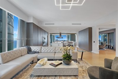 Comprar apartamento no Turnberry Ocean Club 1401/02