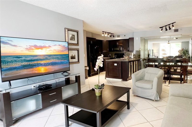 Condo for sale at The Yacht Club at Aventura 8305