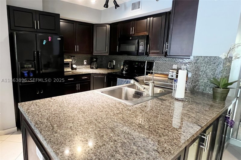 Condo for sale at The Yacht Club at Aventura 8305