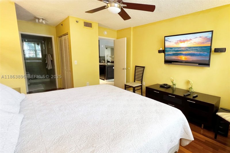Condo for sale at The Yacht Club at Aventura 8305