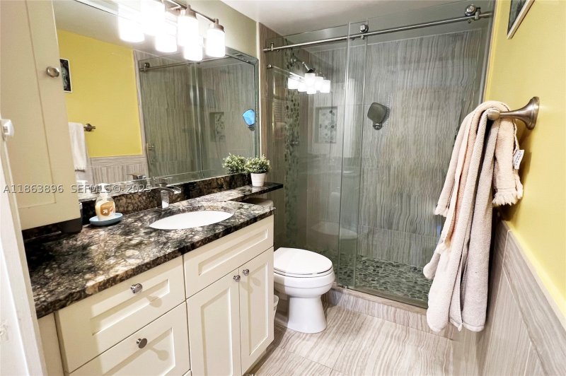 Condo for sale at The Yacht Club at Aventura 8305