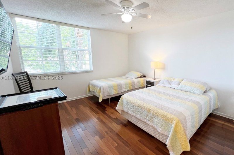 Condo for sale at The Yacht Club at Aventura 8305