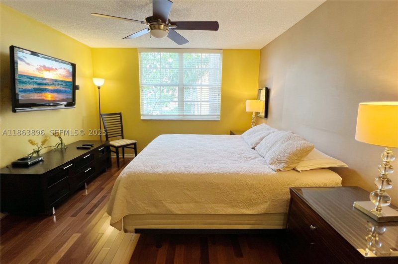 Condo for sale at The Yacht Club at Aventura 8305