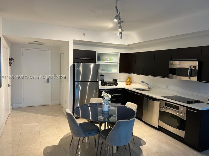 Condo for sale at The Ivy 2103