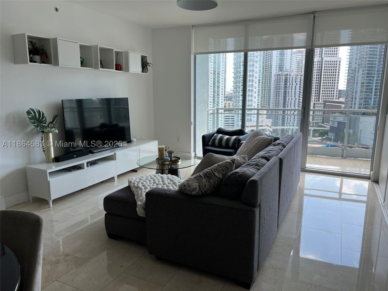 Condo for sale at The Ivy 2103