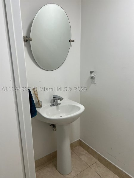 Condo for sale at The Ivy 2103