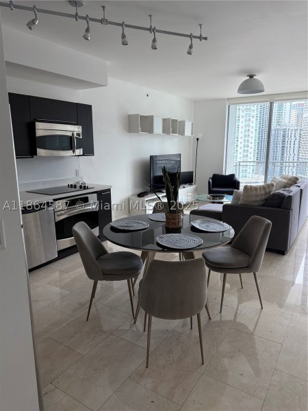 Condo for sale at The Ivy 2103