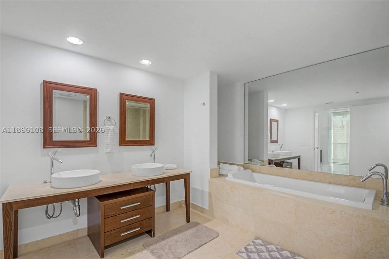 Condo for sale at Icon Brickell Tower II 3504