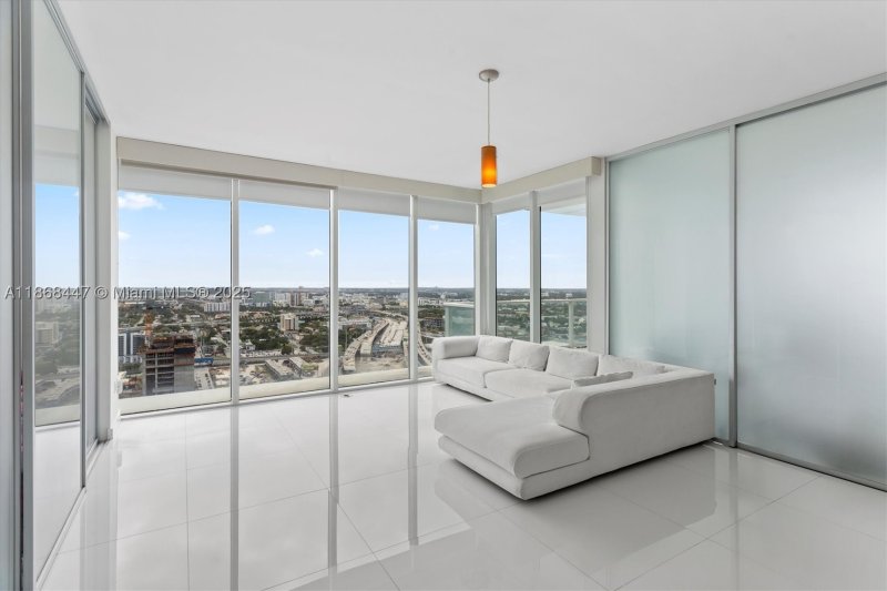 Condo for sale at Ten Museum Park 3106