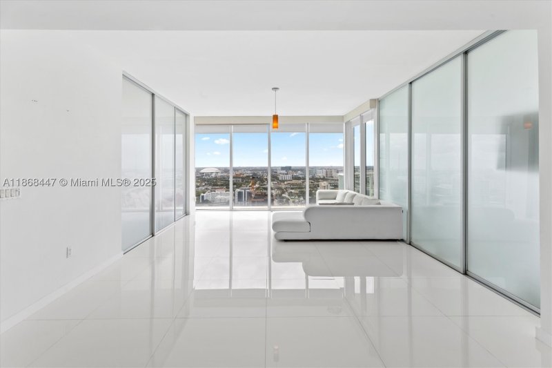 Condo for sale at Ten Museum Park 3106