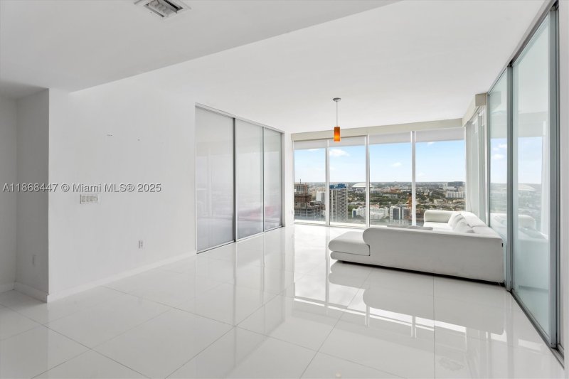 Condo for sale at Ten Museum Park 3106