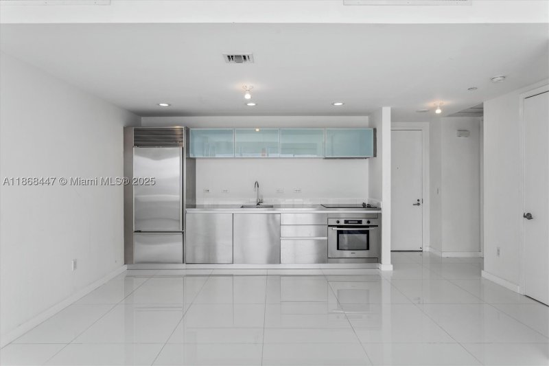 Condo for sale at Ten Museum Park 3106