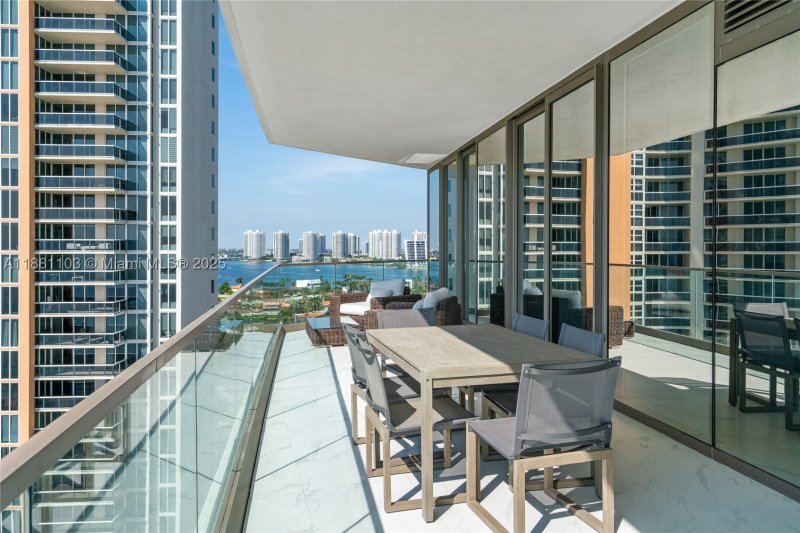 Condo for sale at Residences by Armani / Casa 1104