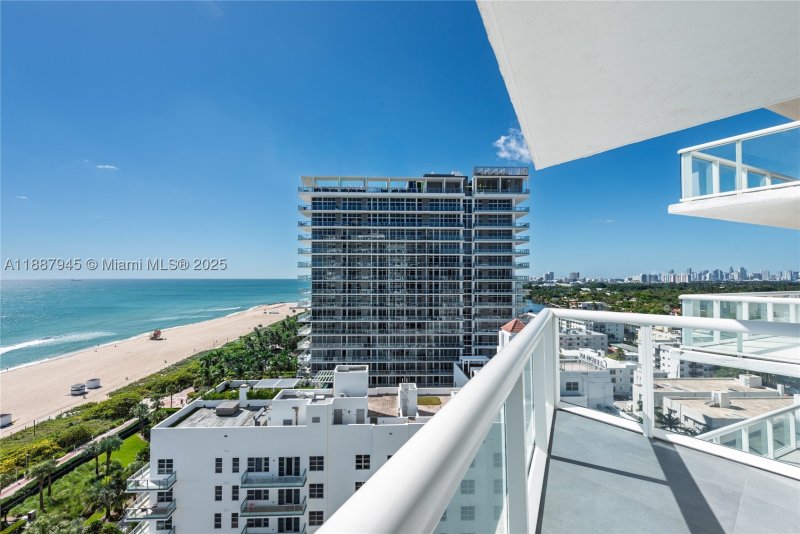 Condo for sale at Mosaic Miami Beach 1502