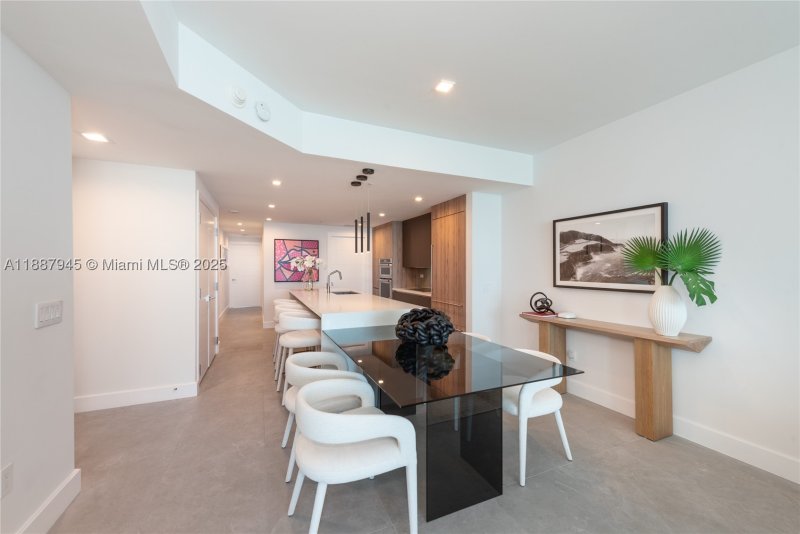 Condo for sale at Mosaic Miami Beach 1502