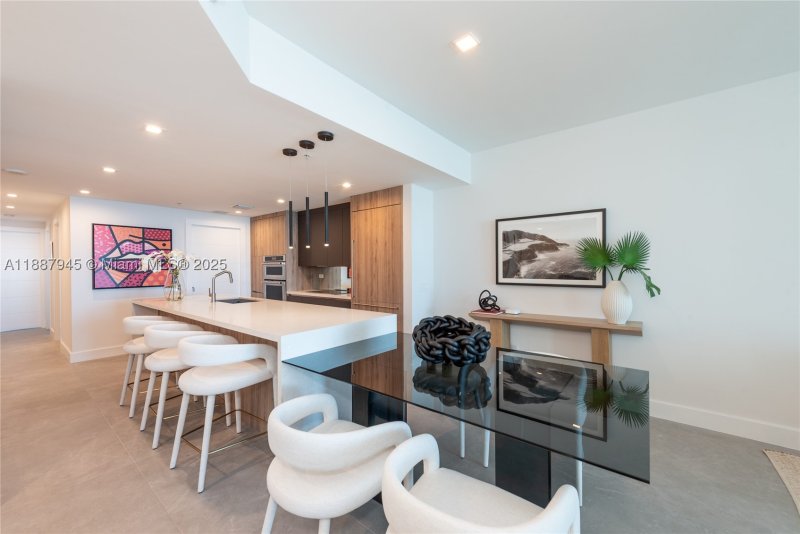 Condo for sale at Mosaic Miami Beach 1502