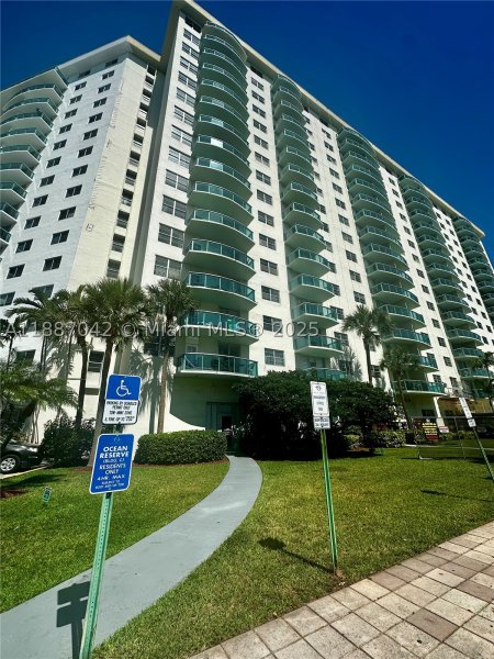 Comprar apartamento no Ocean Reserve CU-6