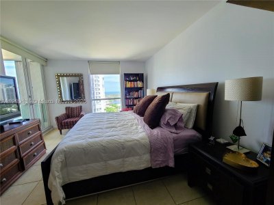 Comprar apartamento no South Tower at The Point 1602
