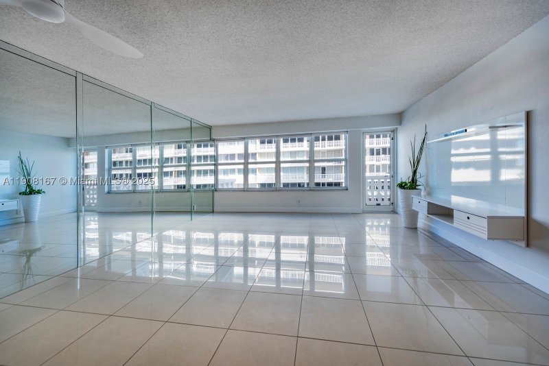 Condo for sale at Ocean Summit 815
