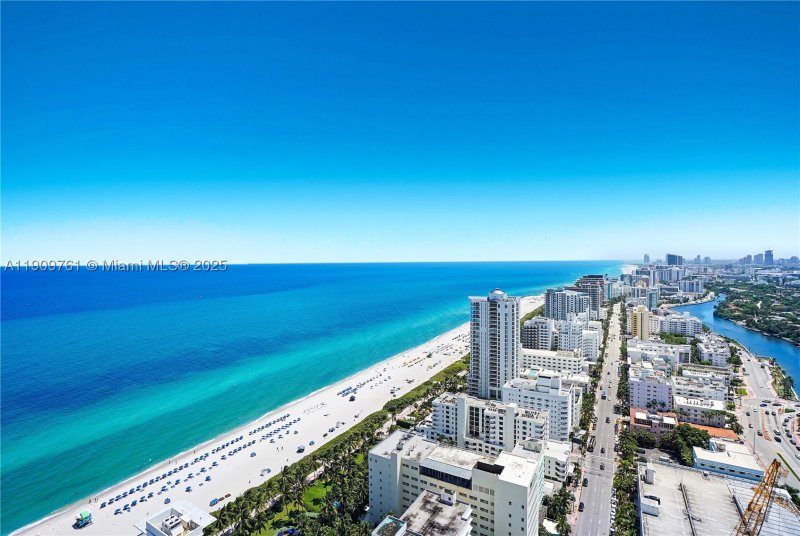 Apartment for rent at Fontainebleau II PH South